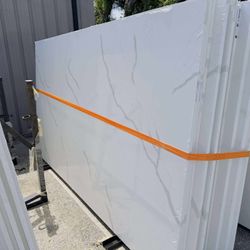 QUARTZ STONE SLABS SUPER JUMBO IN CALACATTA GRAY CARRARA MARBLE 📏Each slabs cover  75.7 sq.ft, Thickness 3 cm 🔥Price $999 per Slab🔥 