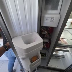 Whirlpool FRIDGE $130