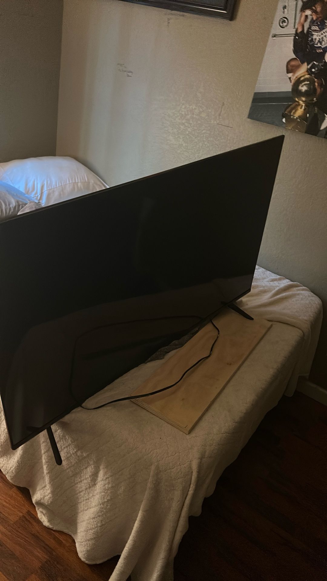 50 Inch Roku Smart Tv Comes With Stands Rarely Used