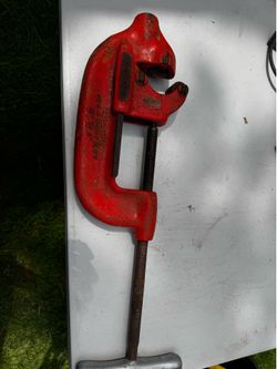 Heavy-Duty Pipe Cutter