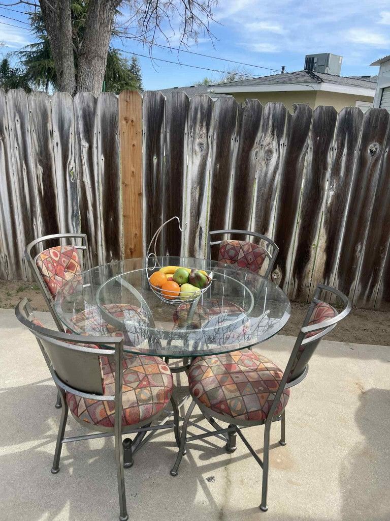 Beautiful Round Dining Room Table With 4 Chairs 