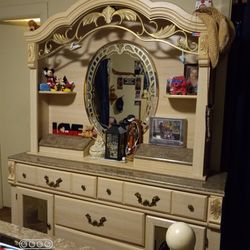 Womem Bedroom  In Marble