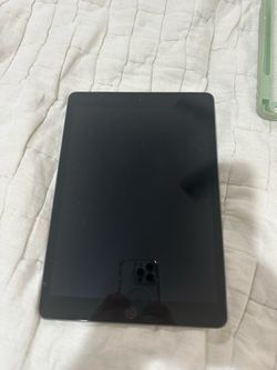 Apple iPad 9th generation 64 gb lightly used like new!