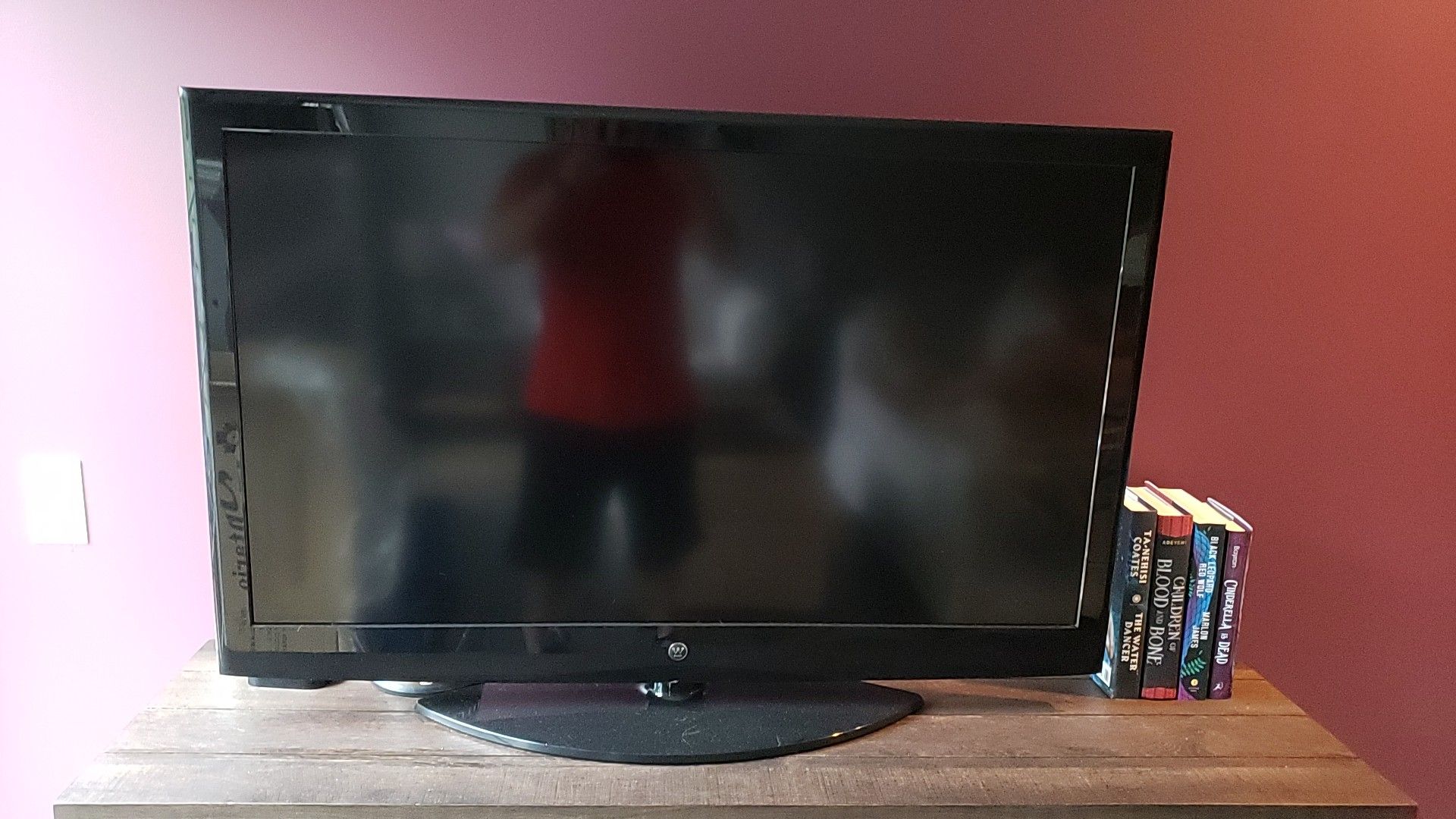 42" TV. Works but needs sound bar for audio
