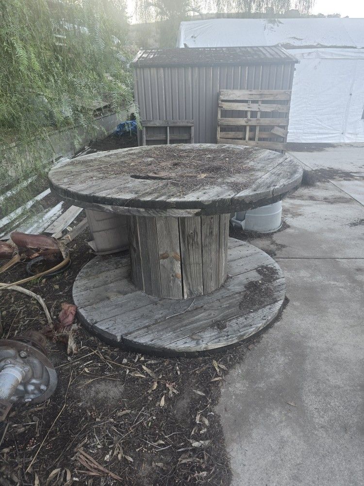 Free 6 Ft Diameter Wire Spool