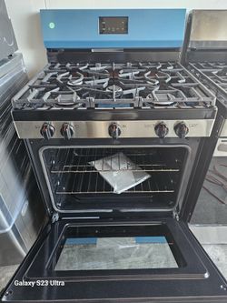 GAS STOVE FRIGIDAIRE STAINLESS STEEL NEW OPEN BOX  $500