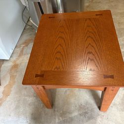 OAK END TABLE