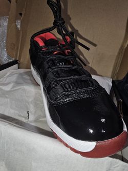 Jordans 11's Low SIZE 2.5