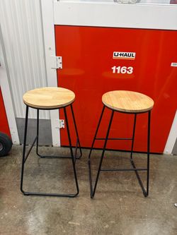 2 barstools