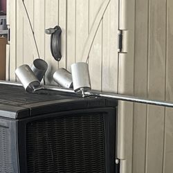 Floor-to-Ceiling Lamp