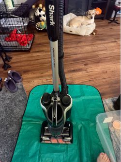 Shark Powered Lift-Away DuoClean Cordless (IC162)