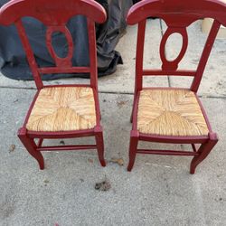 2 Pottery Barn children's chairs in good condition, made in Italy. Price is for both.