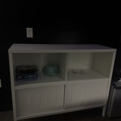 Dresser/Cabinet Furniture 