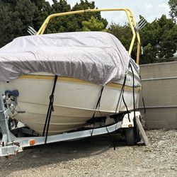 2005 Maxum Deck Boat 