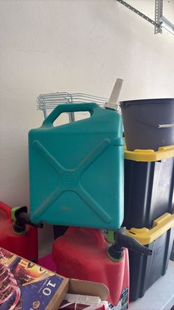 6 gallon Water can