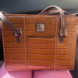 dooney and bourke purse 