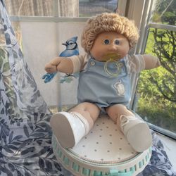 Cabbagepatch Kids 1980s Vintage Brunette Doll with Blue