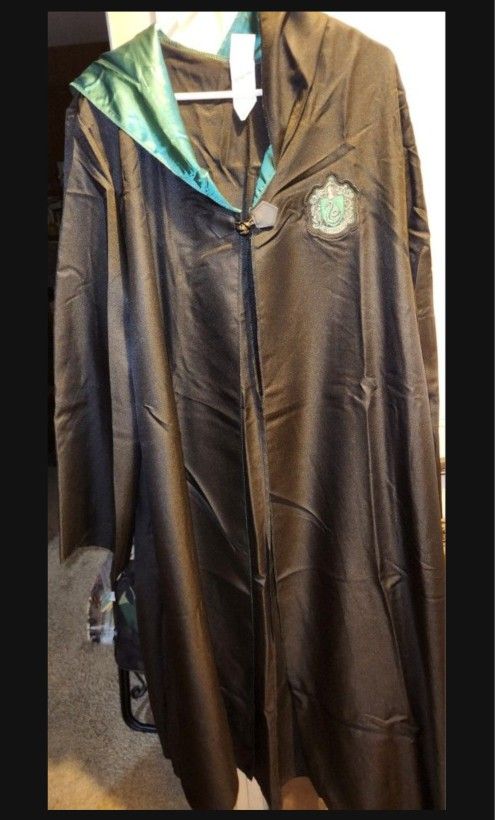 HALLOWEEN LARGE/XLARGE  WIZARDING WORLD OF HARRY POTTER  SYTHERIN HOUSE ROBE  UNISEX
