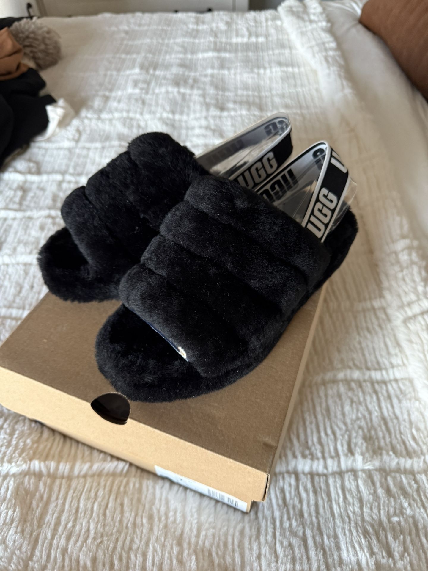UGG Fluffy Slides
