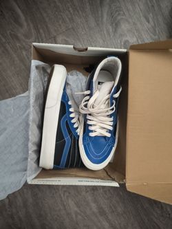 Vans Vault Sk8-Hi Reissue VLT LX in "True Blue Black" with a full leather upper.