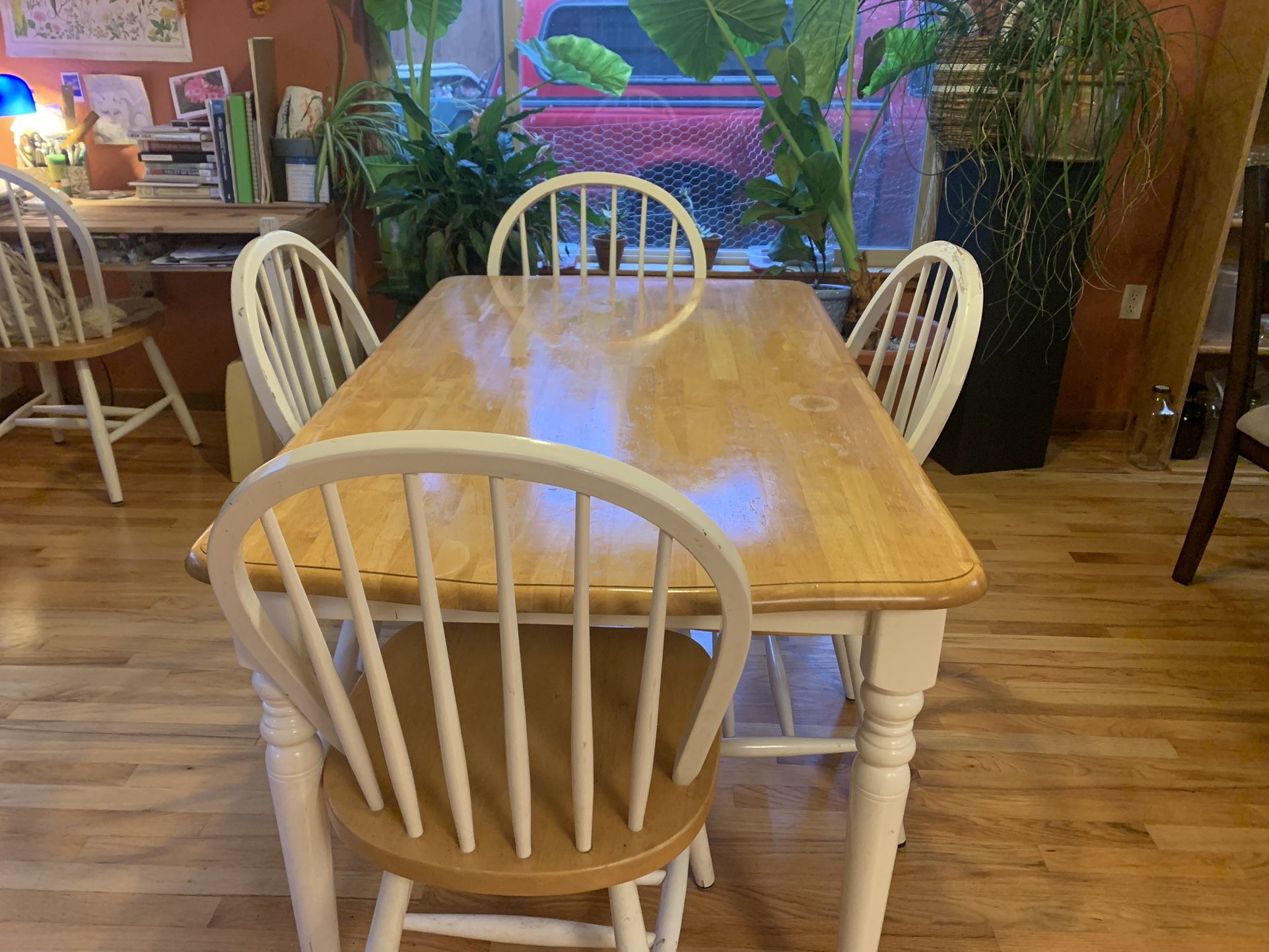Cute Oak Farmhouse Table With 4 Chairs