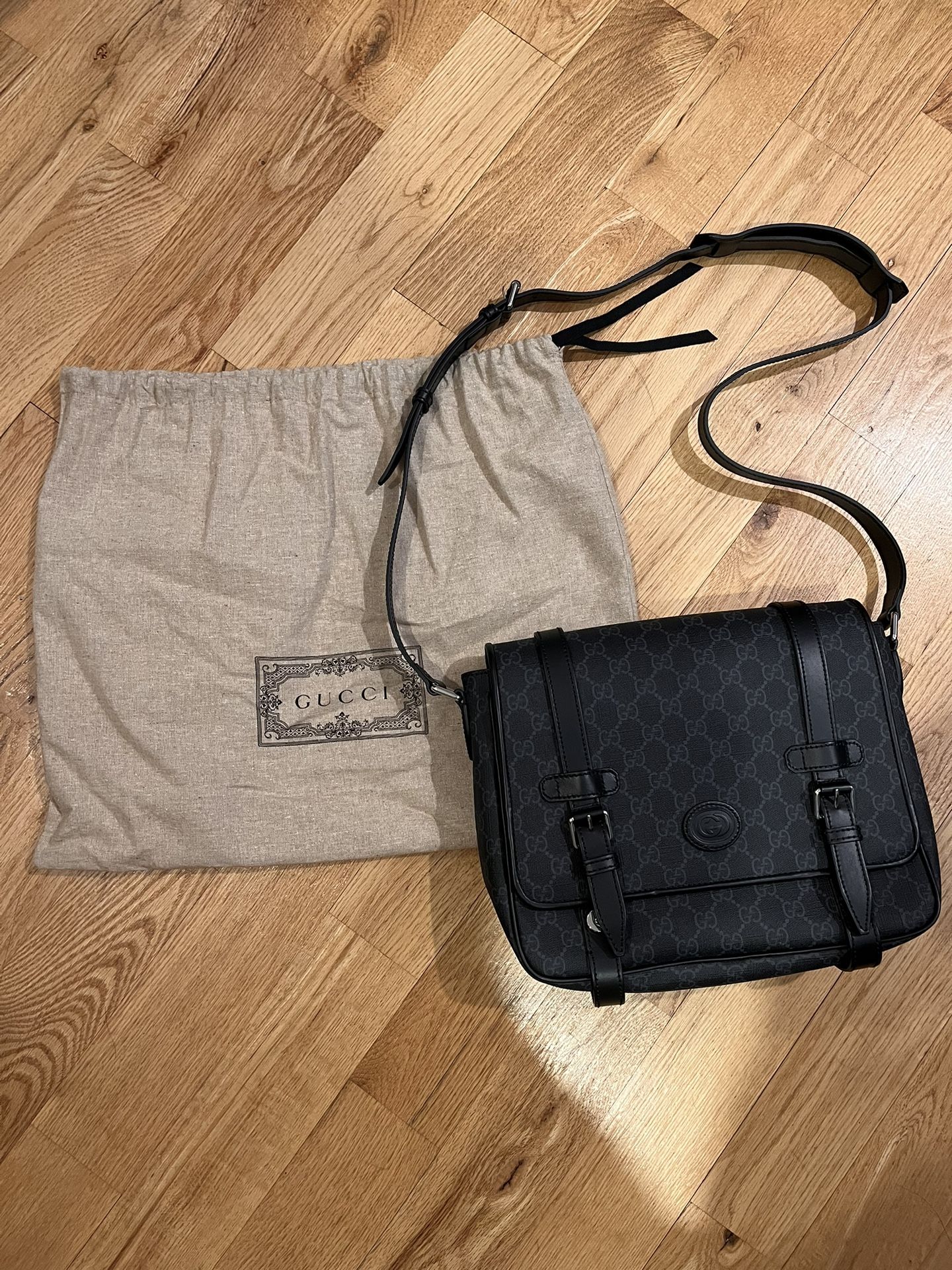 GUCCI MENS MESSENGER BAG