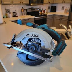 Makita XSS02Z 18V LXT 6-1/2" Cordless Circular Saw – TOOL ONLY 