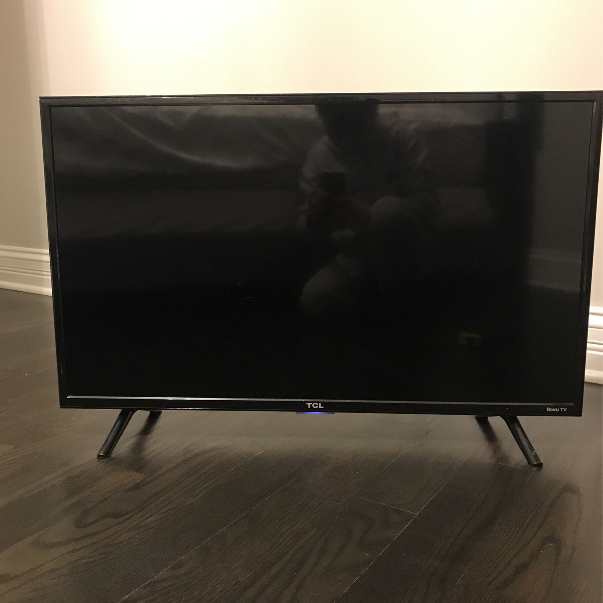 TCL 29x17" Roku Tv