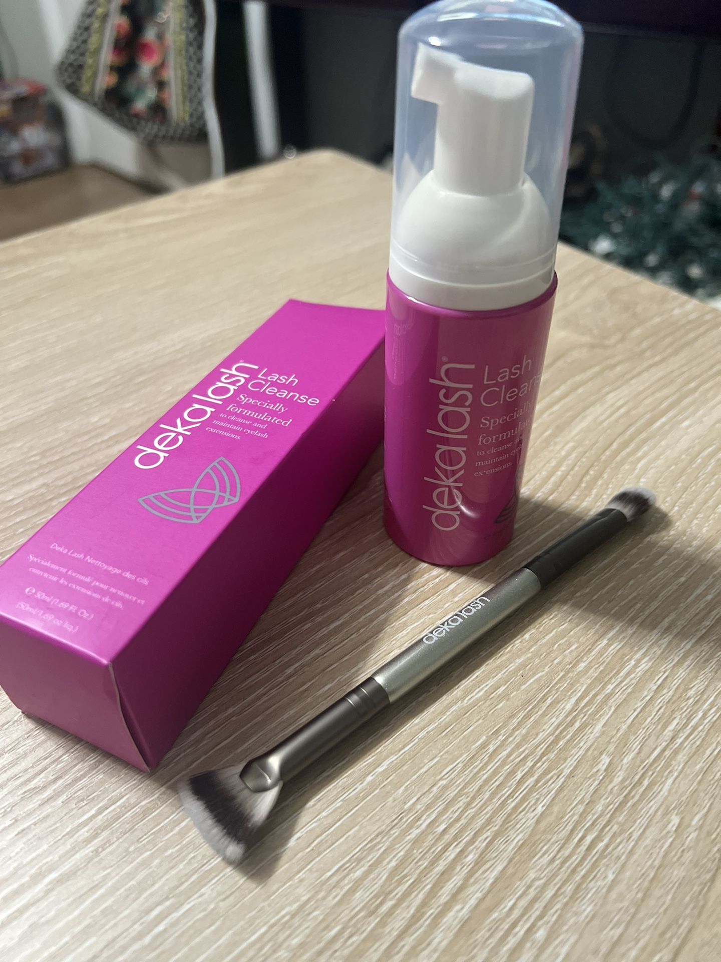 Fake Eyelash Cleanser And Brush