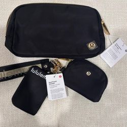 Lululemon everywhere Belt bag (black and gold) (size 1 Liter) & wristlet set