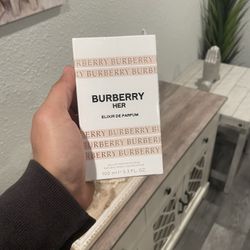 Burberry Her Eau De Parfum 