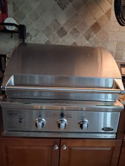DCS Stainless Steel Built-In Gas Grill & dual gas burner and overhead hood exhaust