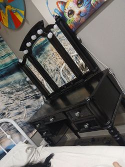 Vanity table