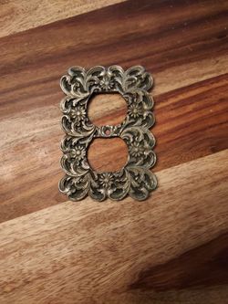 Vintage Walloutlet Plate
