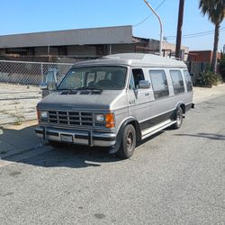 1990 Van Dodge 