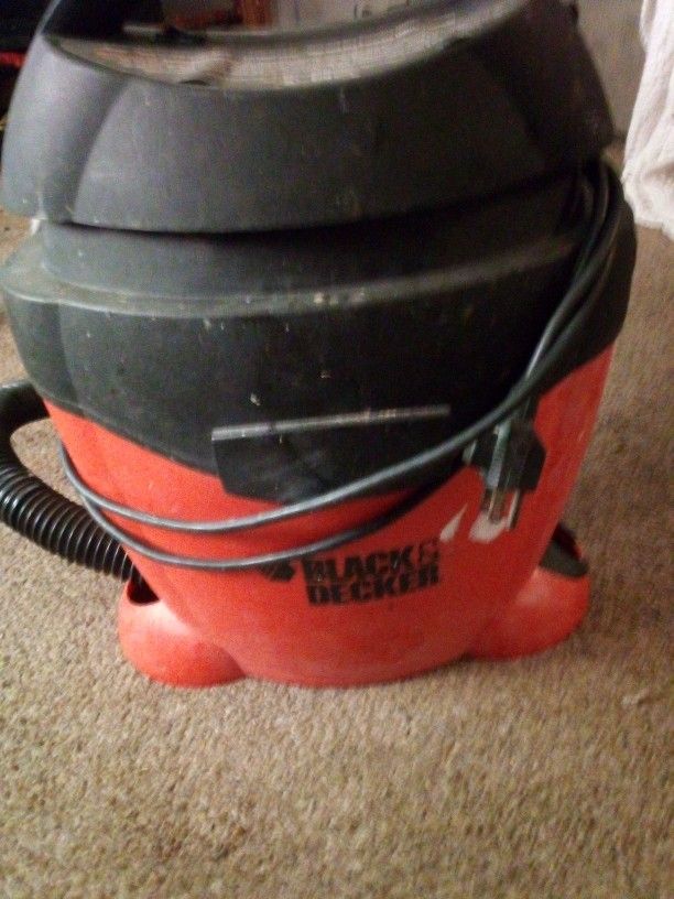 Black & Decker Wet/Dry Vacuum