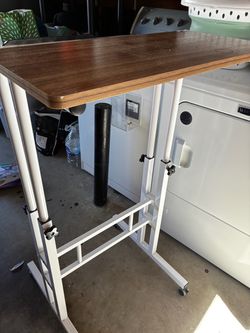 Adjustable small desk