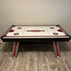Air hockey table