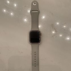 Apple Watch SE Locked