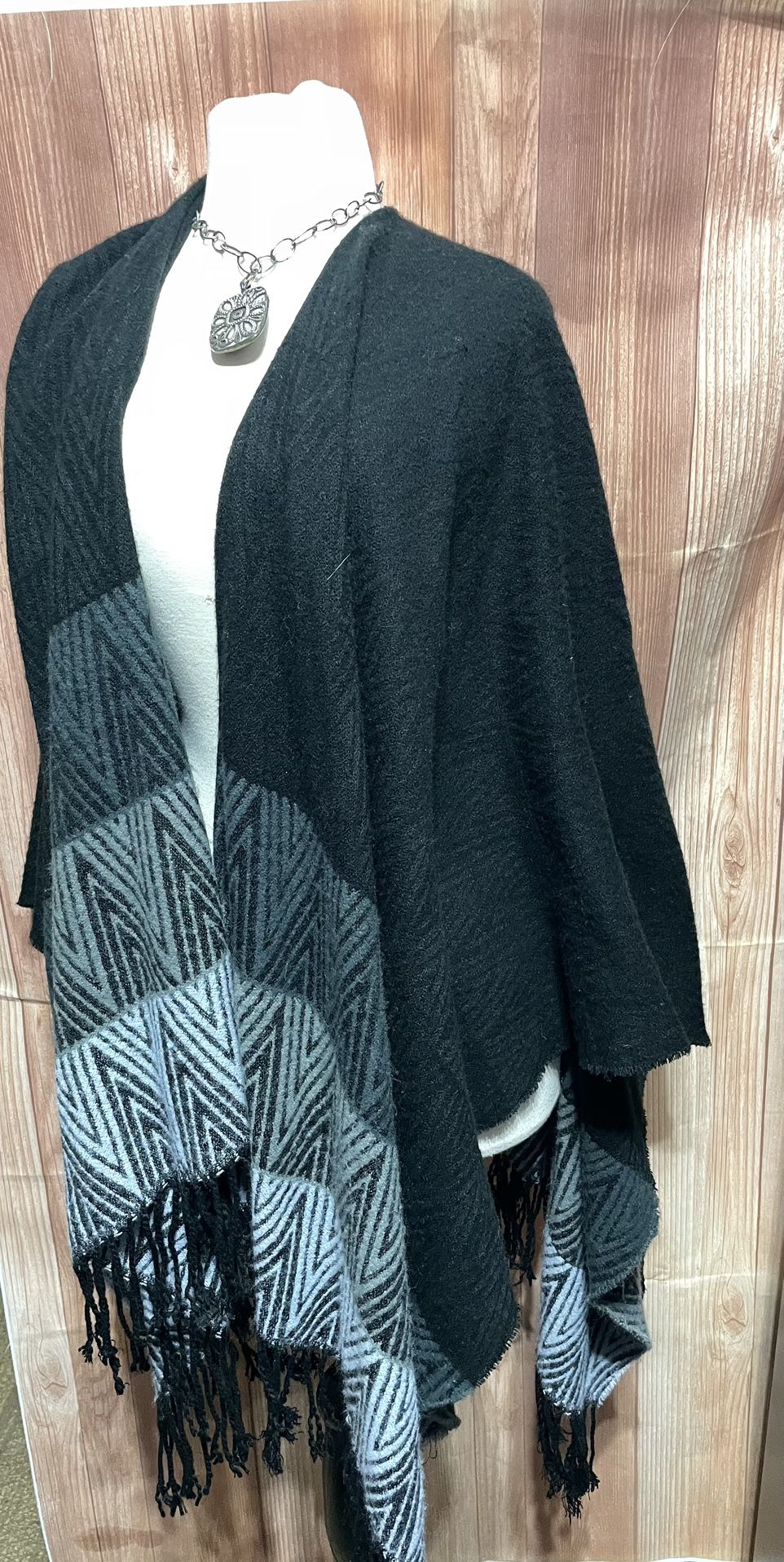 Beautiful Do Everything In love ♥️ Women’s One Size Shawl 