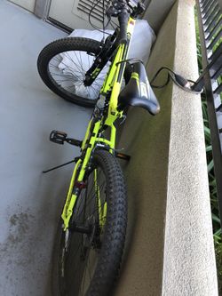 Huffy 27.5 inch mayhem men's hotsell mountain bike with aluminum frame