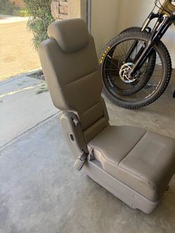 Removable middle seat for Honda odyssey