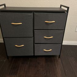 Dresser/toy Storage/ 5 Drawers 