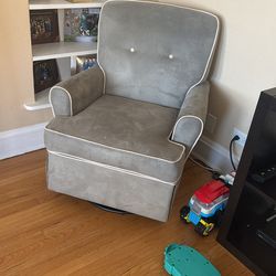 Rocking Nursery Chair 