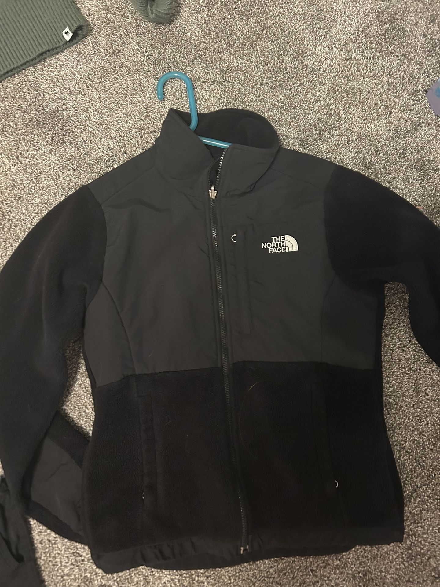 The Northface women’s jacket size small