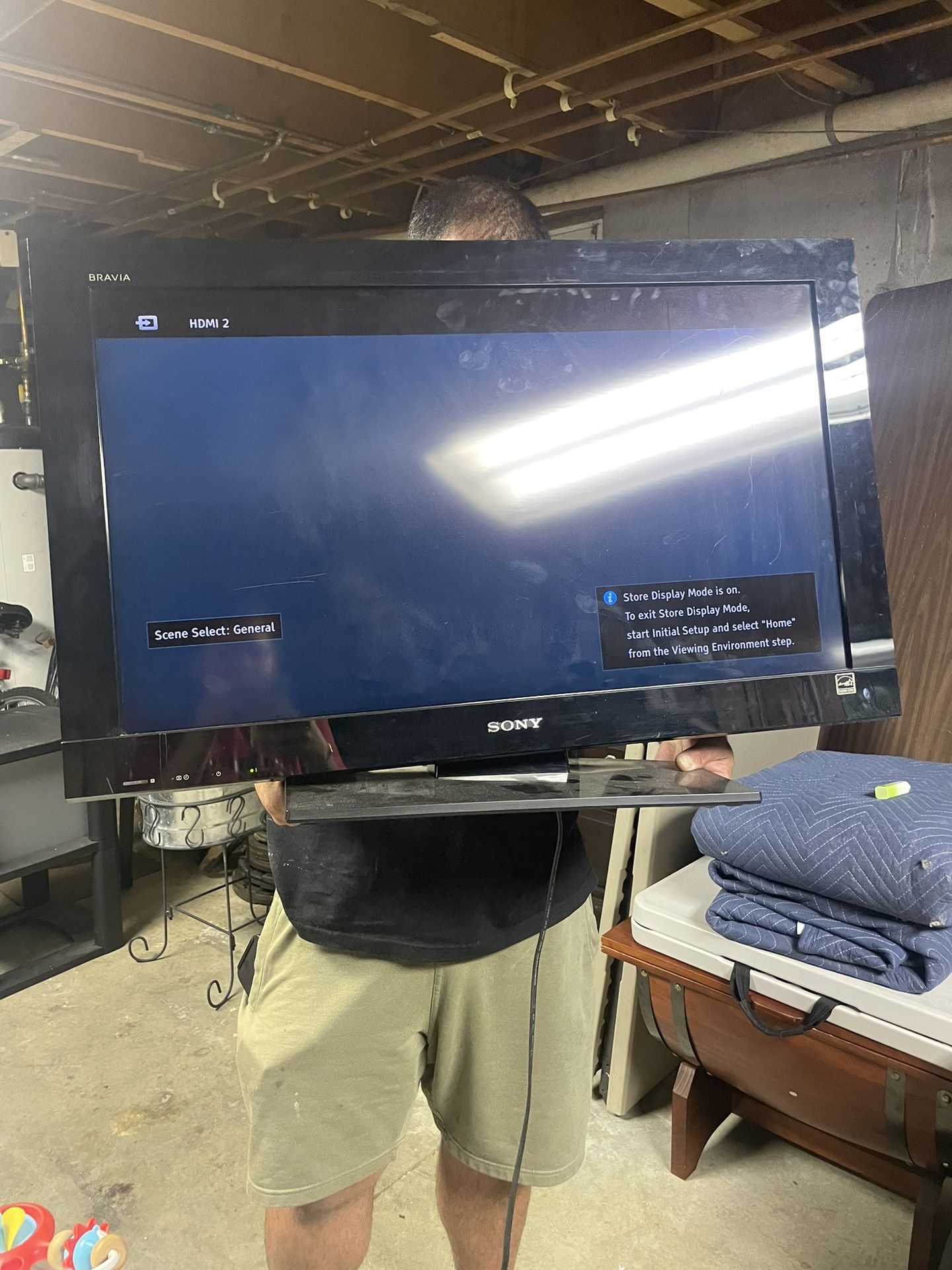 Flat Screen TV 32’