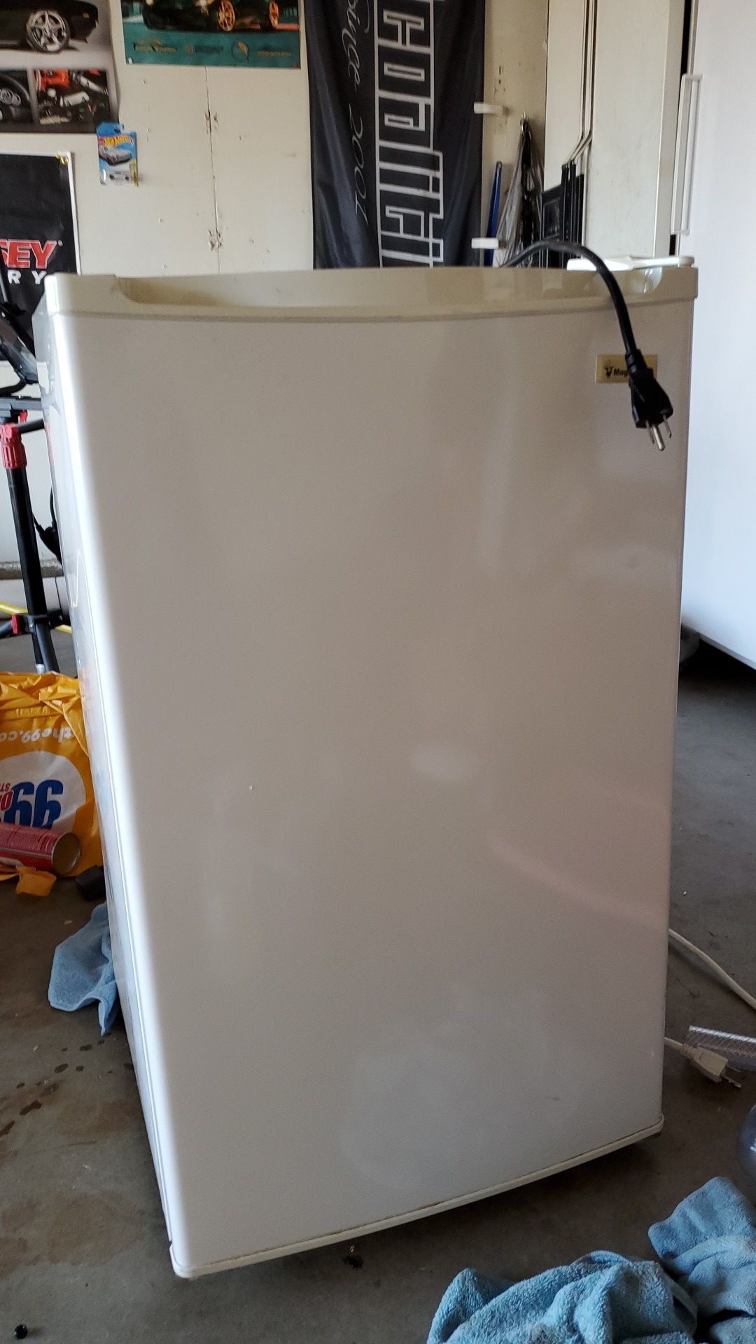 Magic Chef mini fridge in great condition