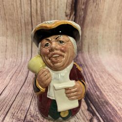 ROYAL DOULTON DOULTONVILLE Mr Tonsil The Town Crier D6713