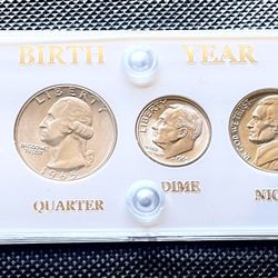 1965  - US Special Mint Set ( SMS ) with Silver Kennedy in a New Vintage Capital Holder.