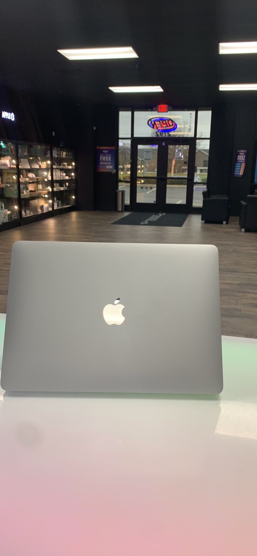 2020 MacBook Air 13-inch Intel Core I3 128GB SSD/8GB Ram Like New